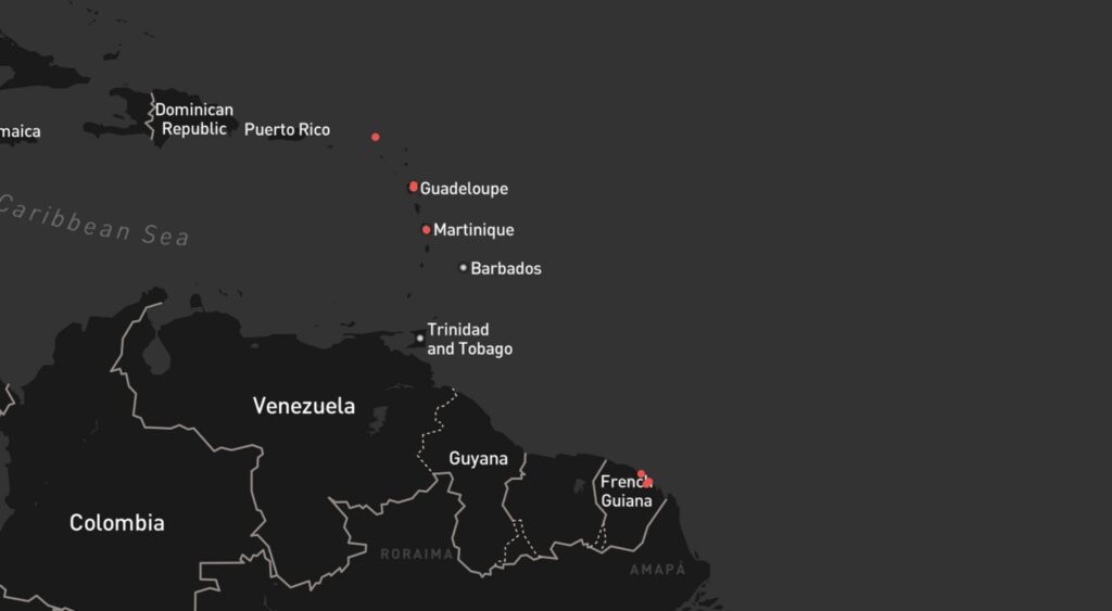 Map depicting cocaine trafficking routes via air transport between France and its overseas departments, highlighting key locations and transit areas involved in illicit trade.